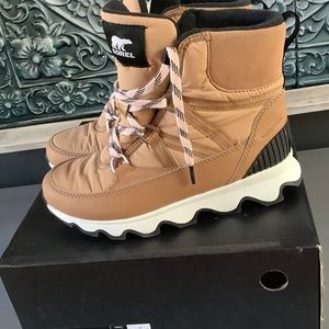 NIB WOMENS 7.5 SOREL KINETIC SPORT WP BOOTS SHOES NICE!
